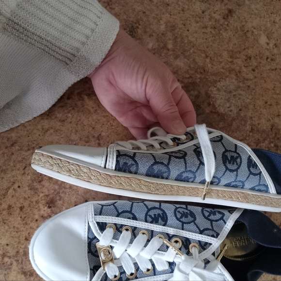 Shoes - Picture 2 of 5